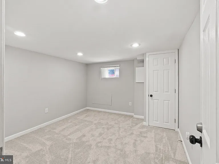 324 Oldham St — Photo 31
