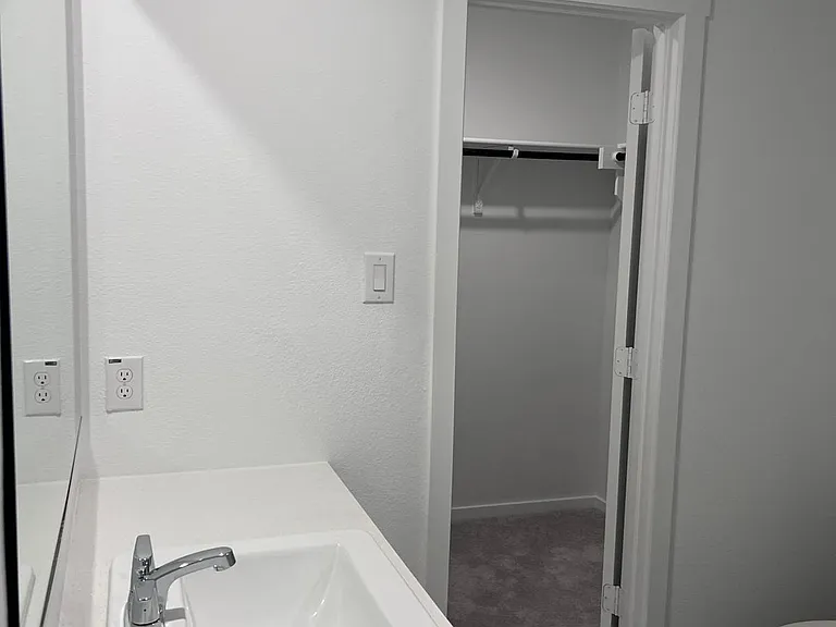 3922 Ontario Way — Photo 12