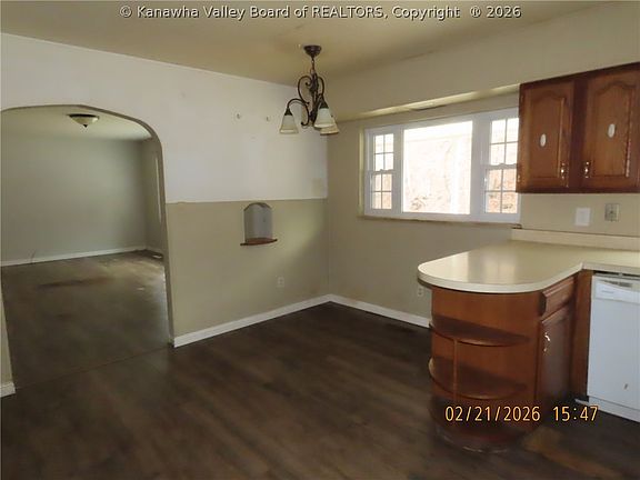 4th image of 2122 Valley Grove Rd