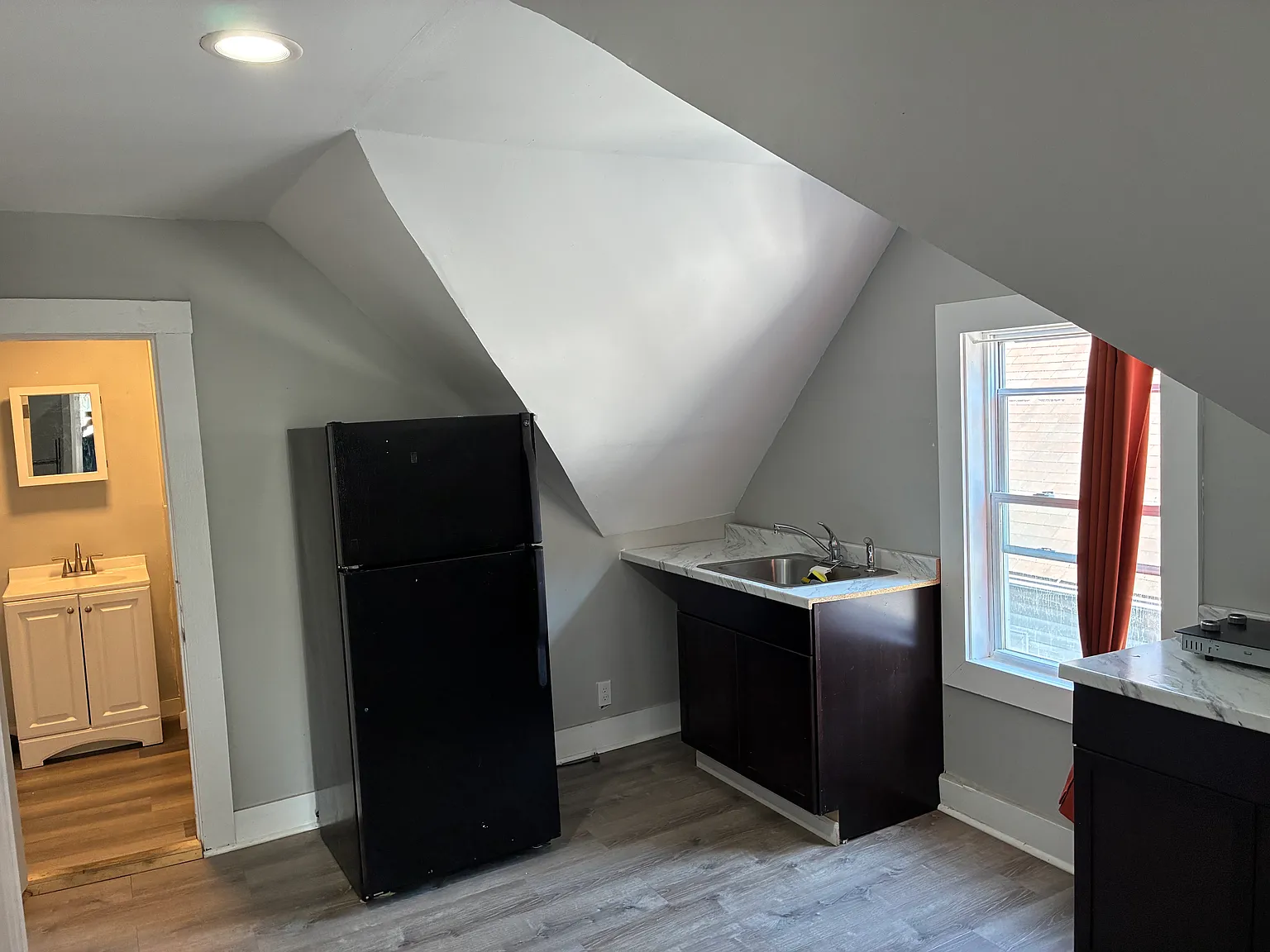 2 bed, 1020 sqft, $1,800 — Photo 2