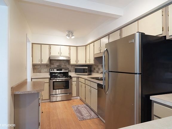 4th image of 510 W Eastman St Unit 1G