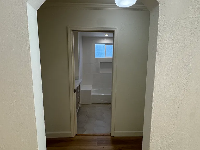 950 Hudson St — Photo 26