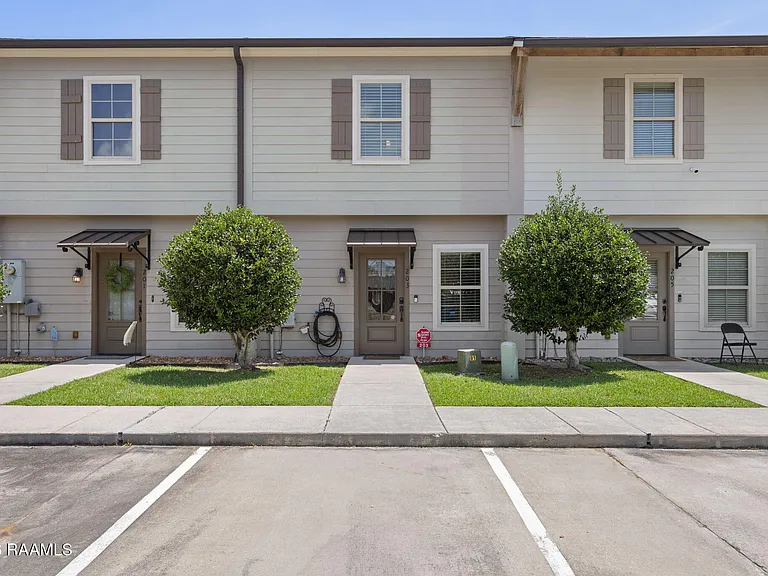 203 Ella St — Photo 1