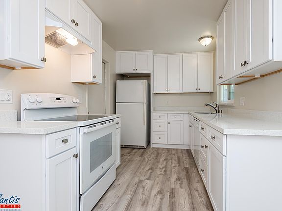 4th image of 684 Malarin Ave