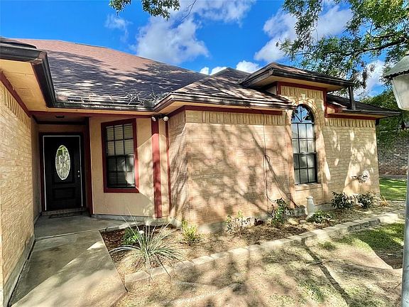 3rd image of 121 Bumelia St