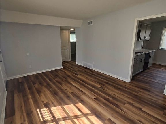 3rd image of 12408 Matherson Ave