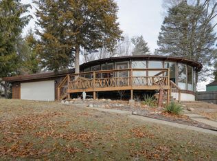 1071 Lake Dr, Colon, MI 49040