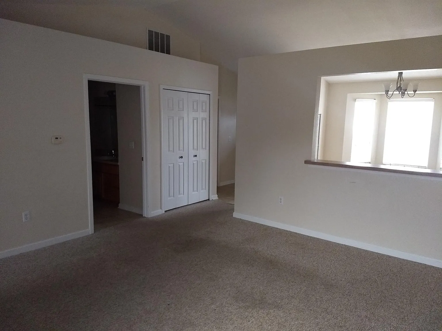 4261 Lindsey Dr — Photo 2