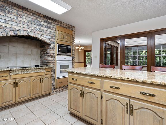 3rd image of 1605 Fairhaven Dr