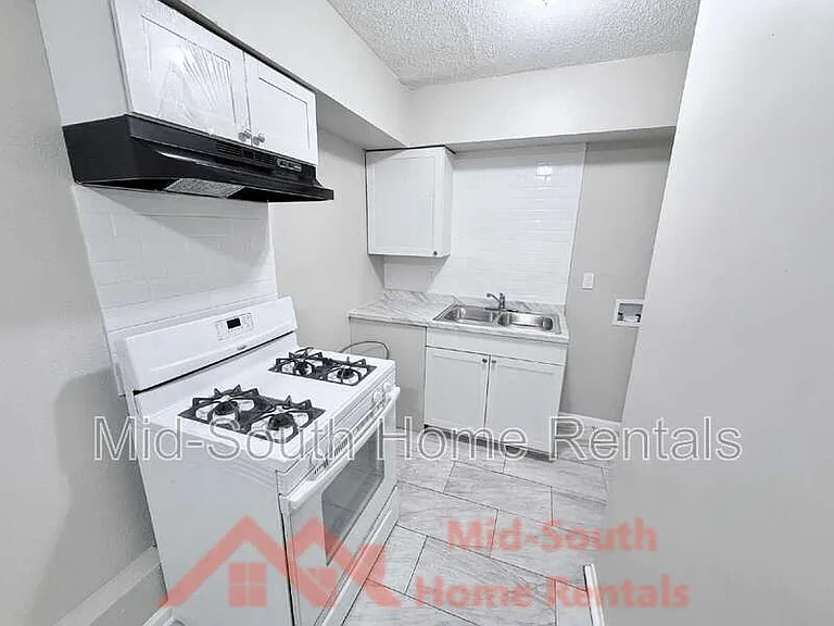 139 N Claybrook St #3 — Photo 7