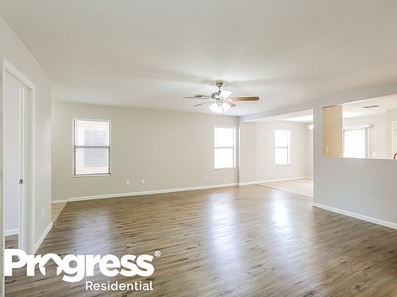 3rd image of 15811 W Crocus Dr