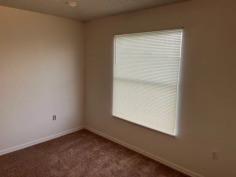 540 Brighton Ct — Photo 14