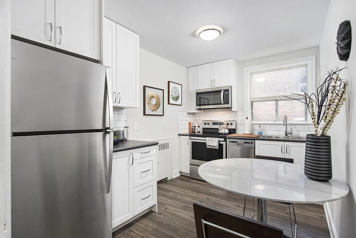 113 Emerald St. S. — Photo 3