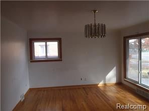 4th image of 3166 Clarence St