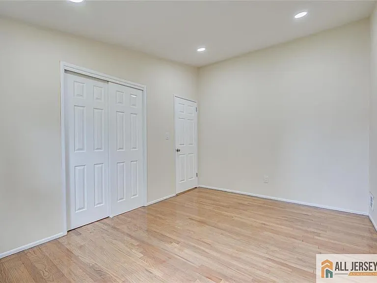 42 Hyde Ave — Photo 22