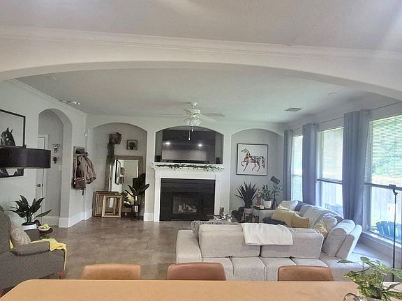4th image of 42 E Burberry Cir