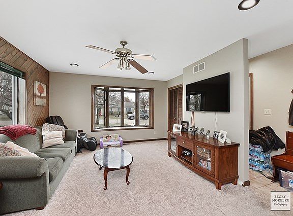 4th image of 141 Meadows Dr #143