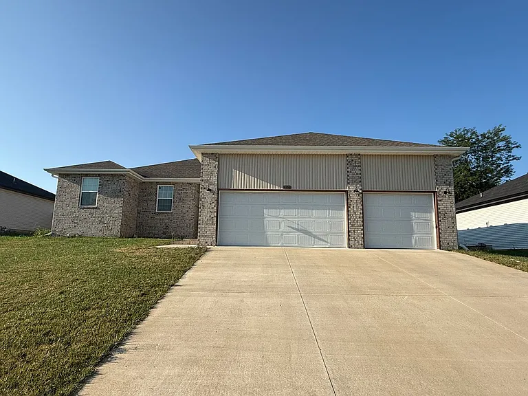406 E Wright St — Photo 1