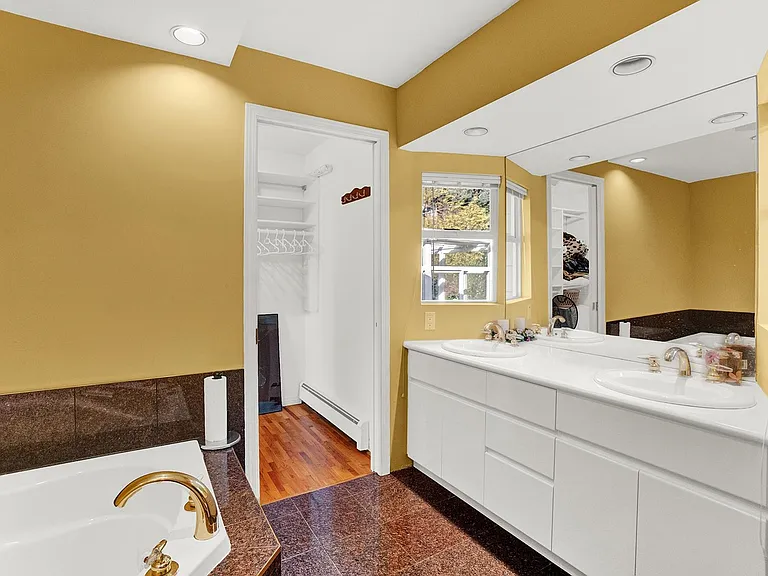 638 Elstree Pl — Photo 21