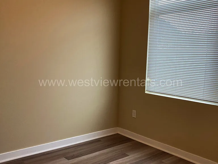 200 E Maple St — Photo 485