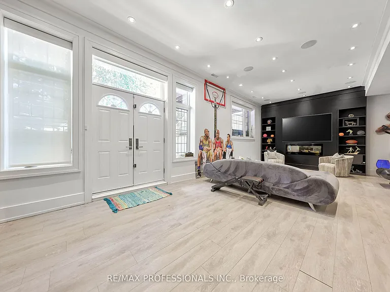 29 Avon Park Dr — Photo 45
