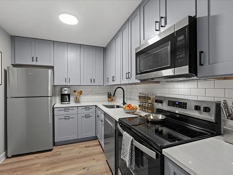 1000 Orchard Luxury Apartments — Photo 14