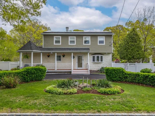 432 Puritan Drive, Shirley, NY 11967