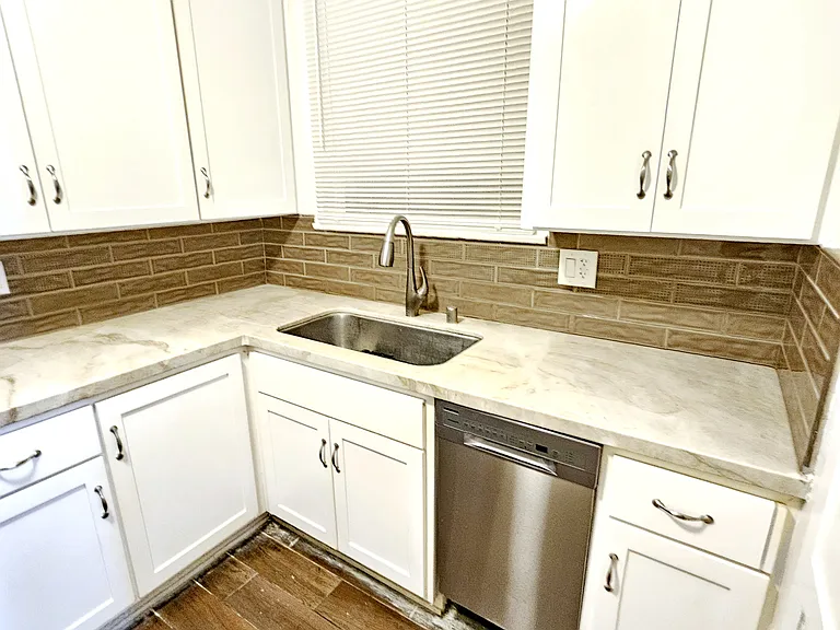 827 W Huntington Dr #A — Photo 9