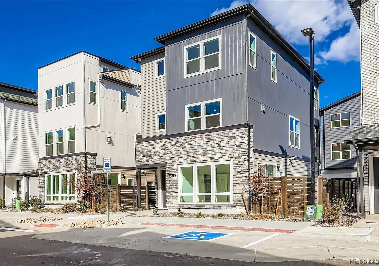 Modern Brand New Build Home Near DTC — Photo 2