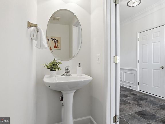 5th image of 2409 Huntington Park Dr