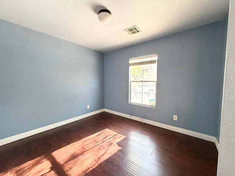 709 Jewel Tower St — Photo 4