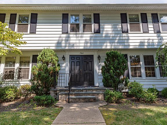5th image of 744 Milford Dr
