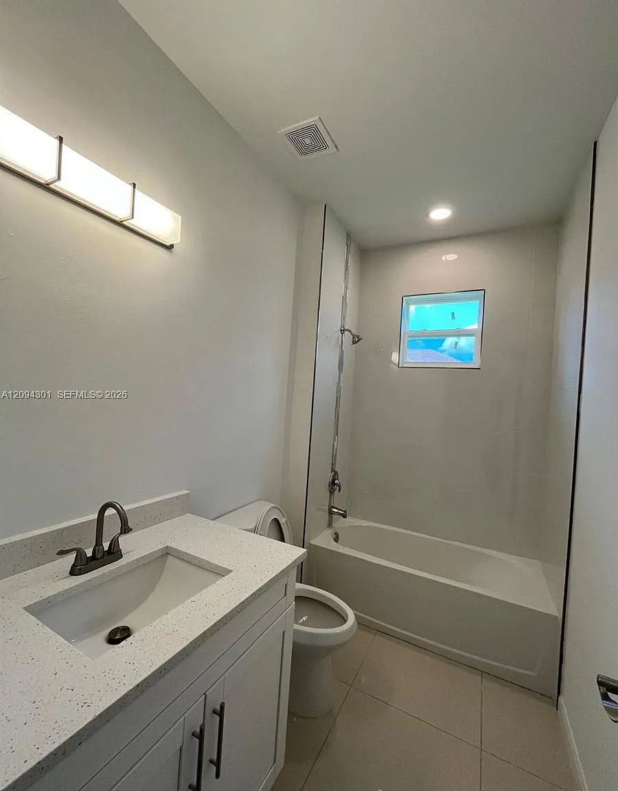 3 bed, 2.0 bath, 1224 sqft, $1,600 — Photo 4