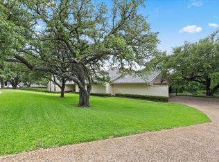 2212 Canterbury Dr, Fort Worth, TX 76107