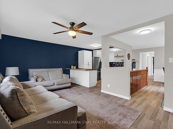 3rd image of 109 Daphne Cres