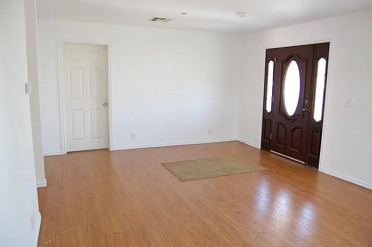 3 bed, 1168 sqft, $3,200 — Photo 2