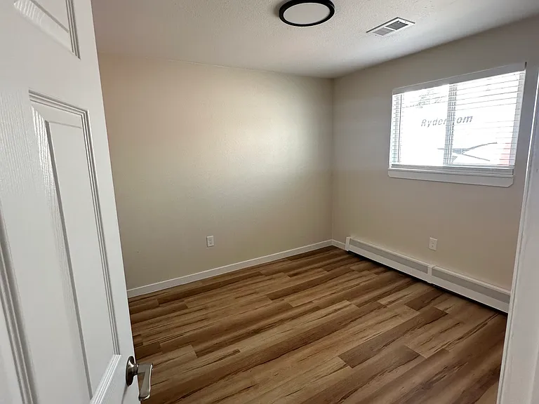 153 S 18th Ave #6 — Photo 3