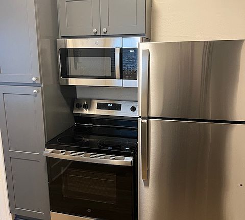 5th image of 1237 Commerce Ave APT 4