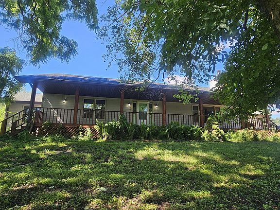 3rd image of 405 Mulford Dr