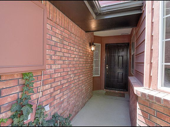 3rd image of 14 Williamsburg Dr