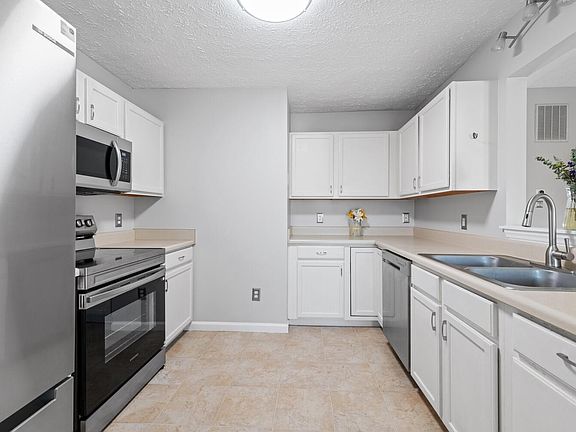 4th image of 6900 Glenroy Ct