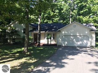 9544 Woodys Run, Traverse City, MI 49684