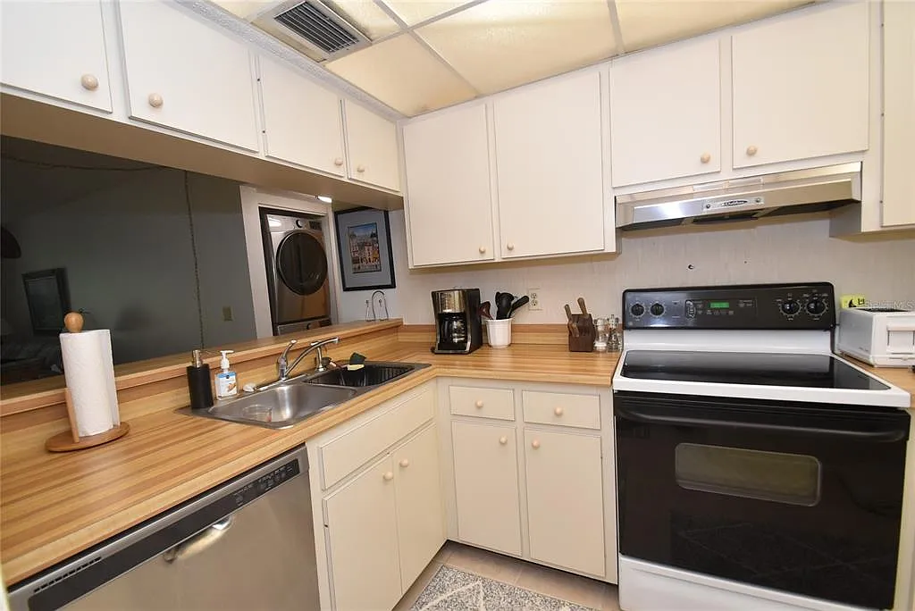 1 bed, 1.0 bath, 731 sqft, $1,800 — Photo 2