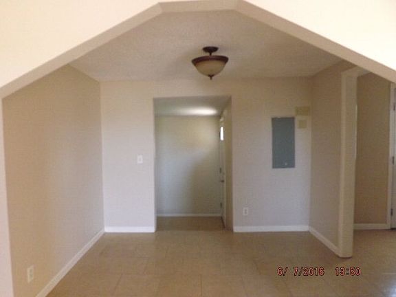 3rd image of 3304 Hill Ave