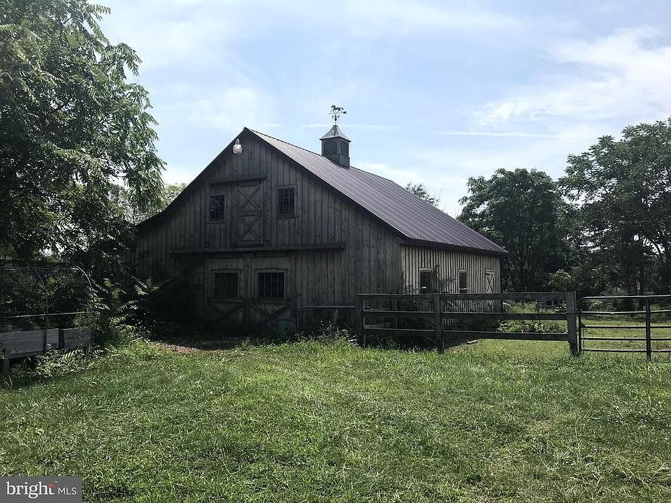 2nd image of 11821 Old Frederick Rd