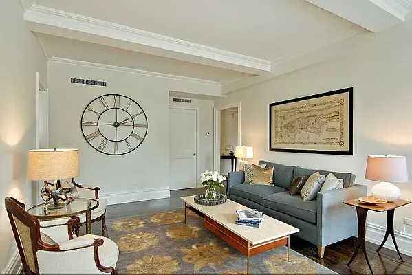 Rented by MTY Group, Inc | media 8