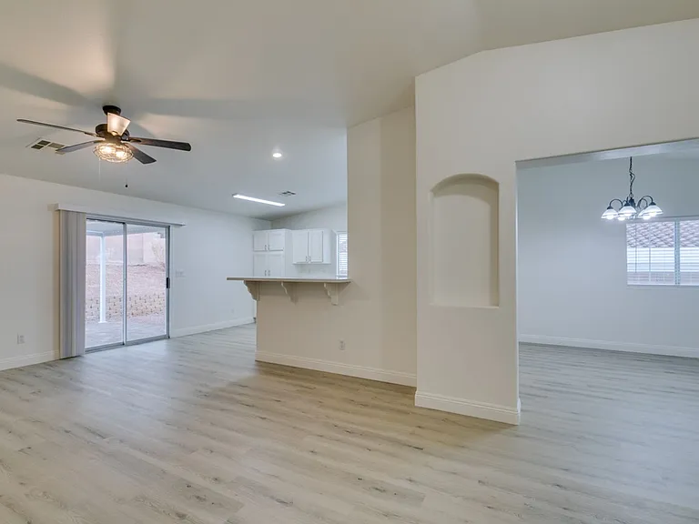 437 Palegold St — Photo 20
