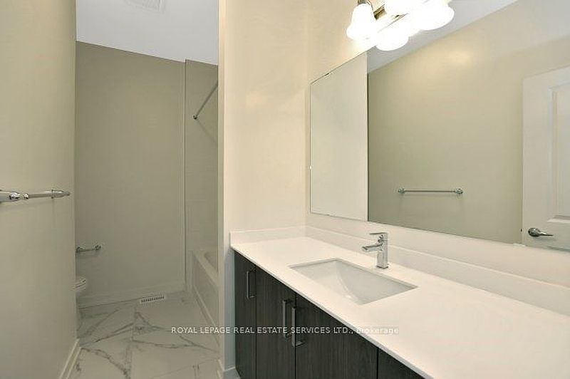 Oakville Townhouse for rent - 4 Bedrooms — photo 14