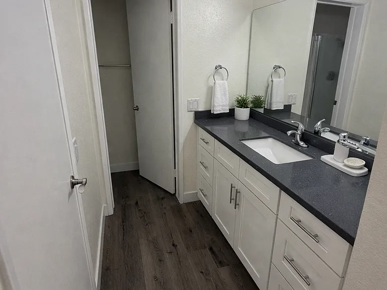 Scripps Landing Apartment Homes — Photo 58