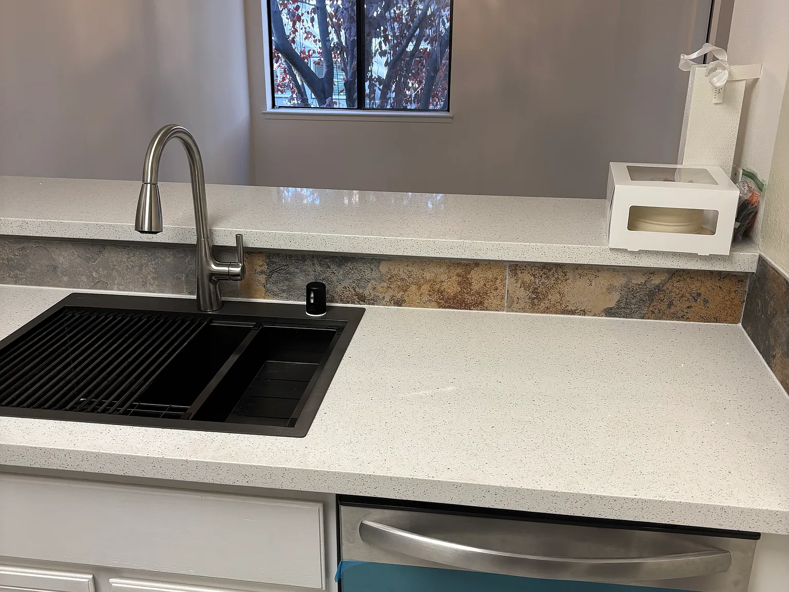 2 bed, 997 sqft, $3,000 — Photo 2